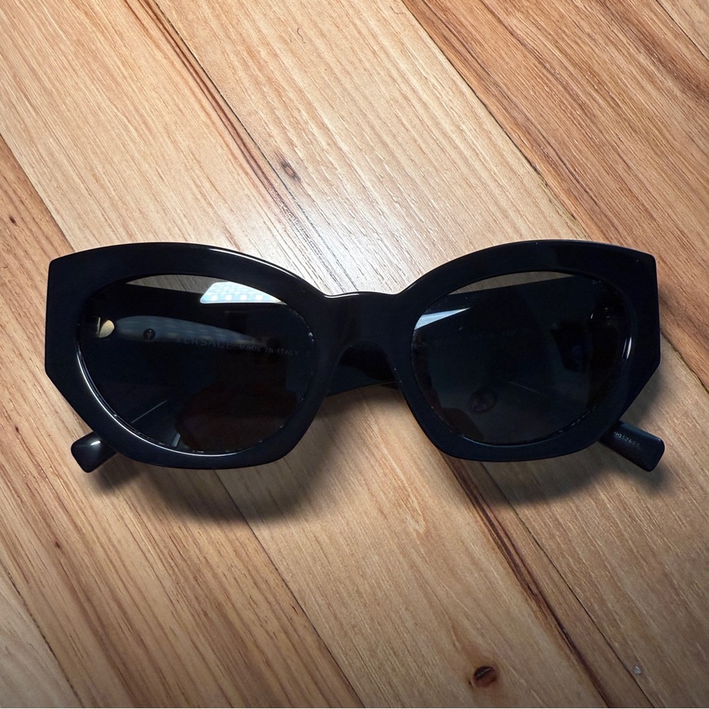 VERSACE Cat Eye VE4376B Sunglasses with Box and Case - Picture 2 of 12